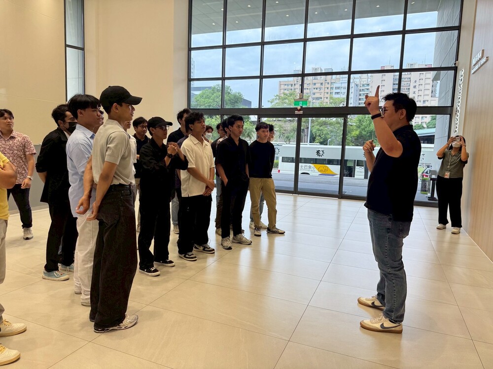 2025.10.27 新型專班（電子系）日月光參訪(INTENSE Program Students Visit ASE Technology Holding Co., Ltd)Image