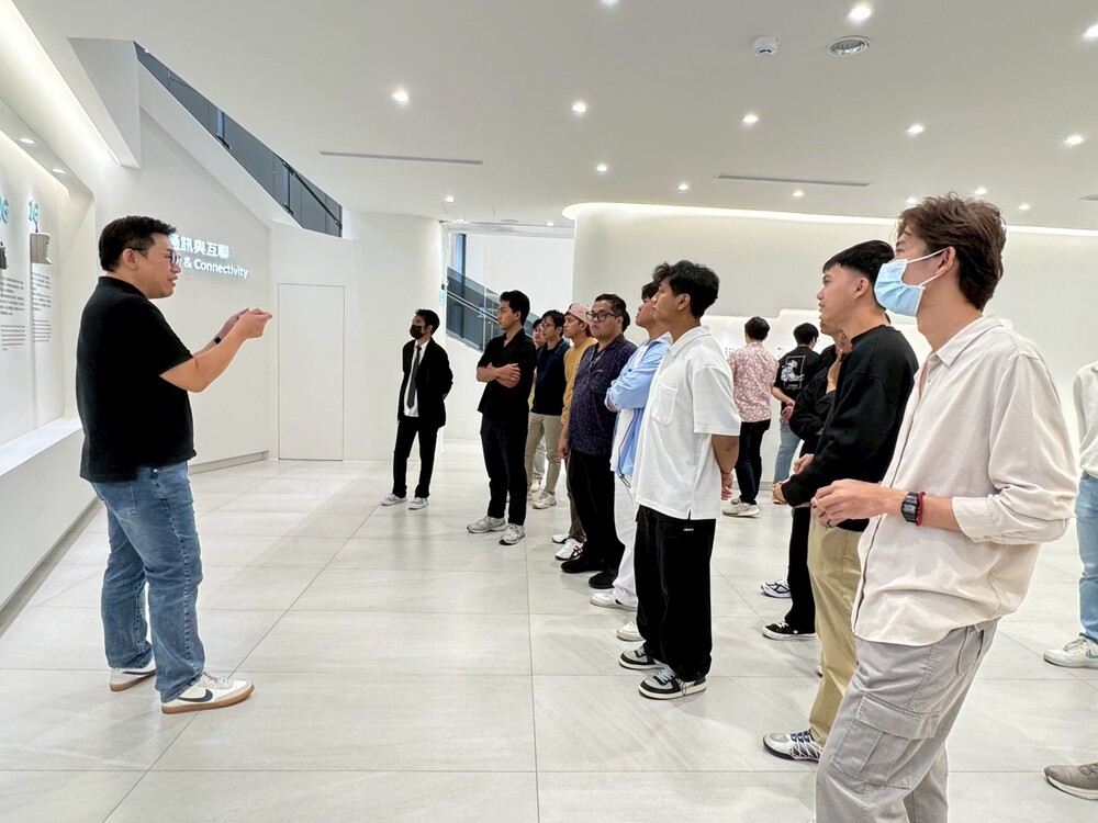 2025.10.27 新型專班（電子系）日月光參訪(INTENSE Program Students Visit ASE Technology Holding Co., Ltd)Image