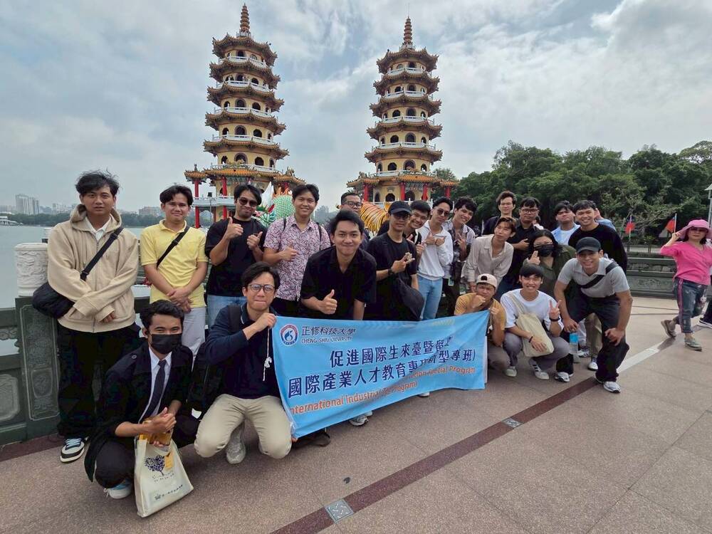 2025.10.27 新型專班（電子系）日月光參訪(INTENSE Program Students Visit ASE Technology Holding Co., Ltd)圖片