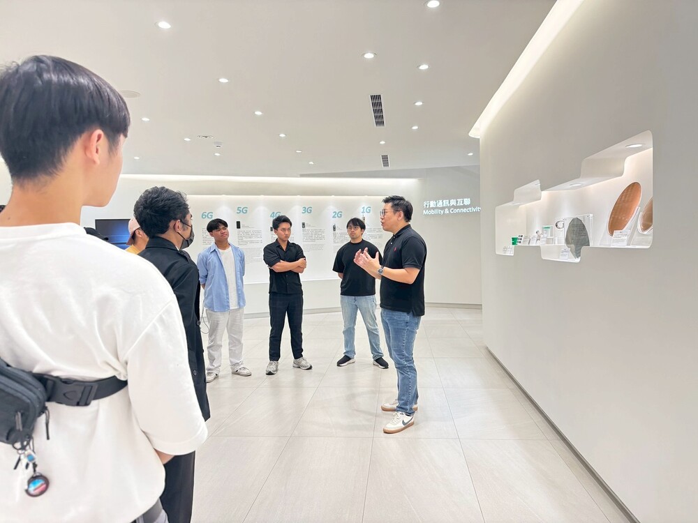 2025.10.27 新型專班（電子系）日月光參訪(INTENSE Program Students Visit ASE Technology Holding Co., Ltd)圖片