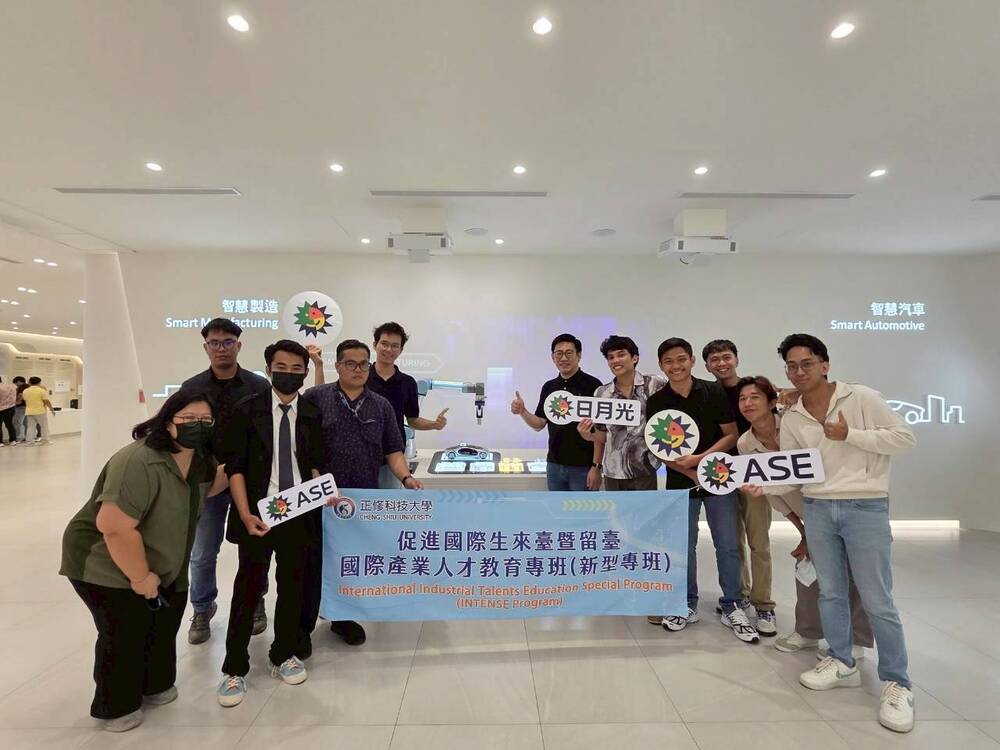 2025.10.27 新型專班（電子系）日月光參訪(INTENSE Program Students Visit ASE Technology Holding Co., Ltd)圖片