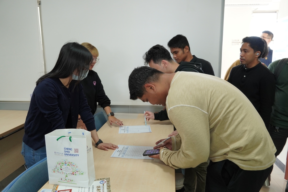 2025.4.17 職涯講座-入職不踩雷!搞懂台灣企業在找甚麼人(Lecture - Navigating Taiwan's Job Market)Image