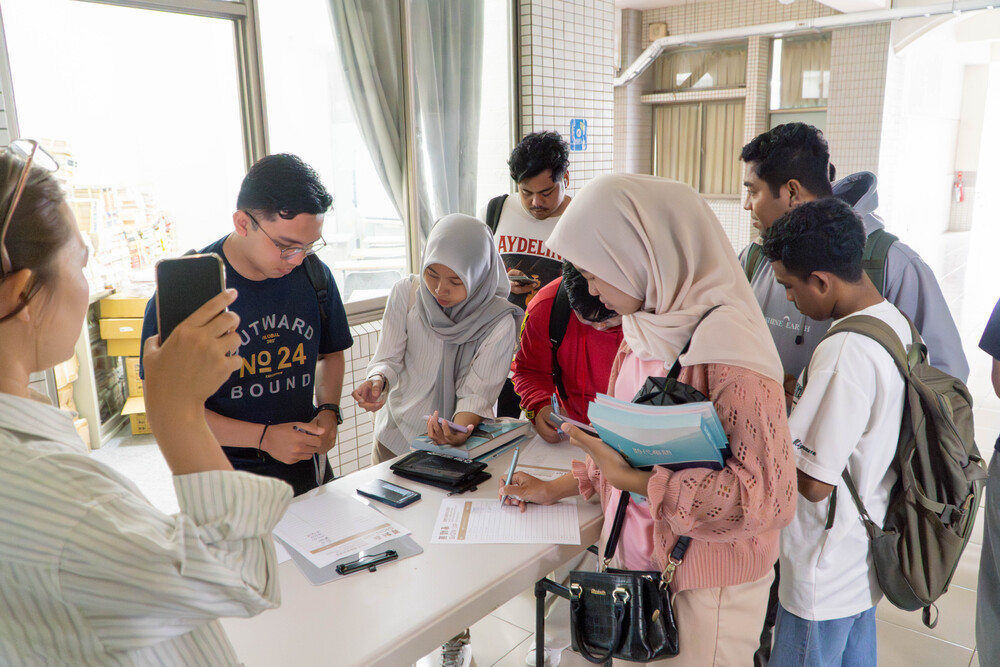 2025.10.3 外籍生安全宣導暨中秋慶祝(Safety Briefing and Mid-Autumn Festival Celebration)圖片