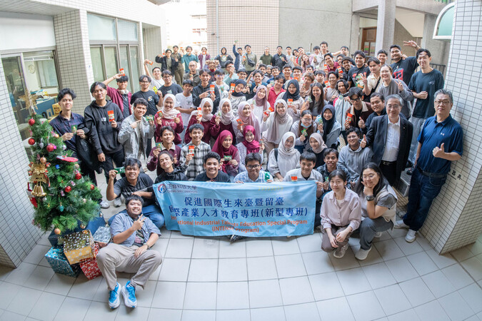 2025.12.24 外籍學生寒假工讀宣導須知及聖誕平安夜活動(Winter Break Part-time Work Guidelines for International Students and Christmas Eve Activity)圖片