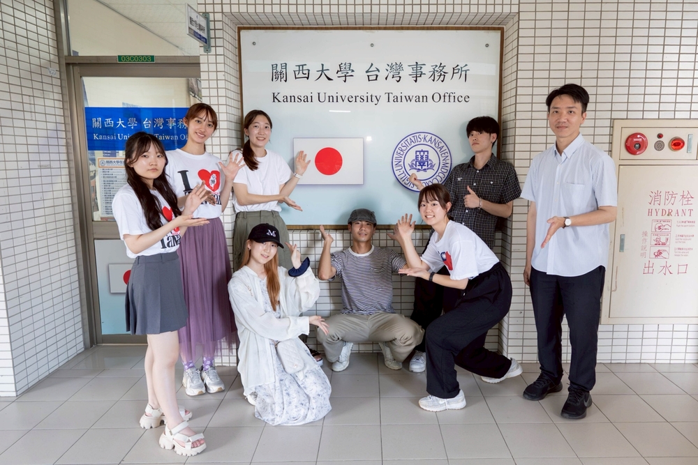 2025.8.15 國統贈書儀式＆關西大學交換生(Kansai University)Image