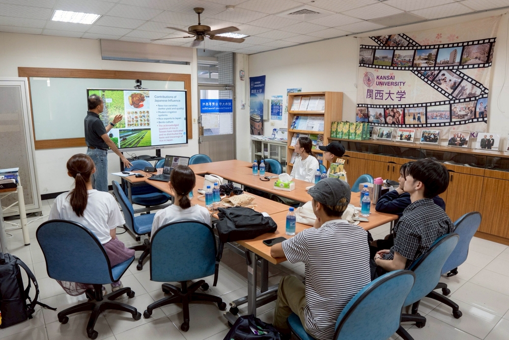 2025.8.15 國統贈書儀式＆關西大學交換生(Kansai University)Image