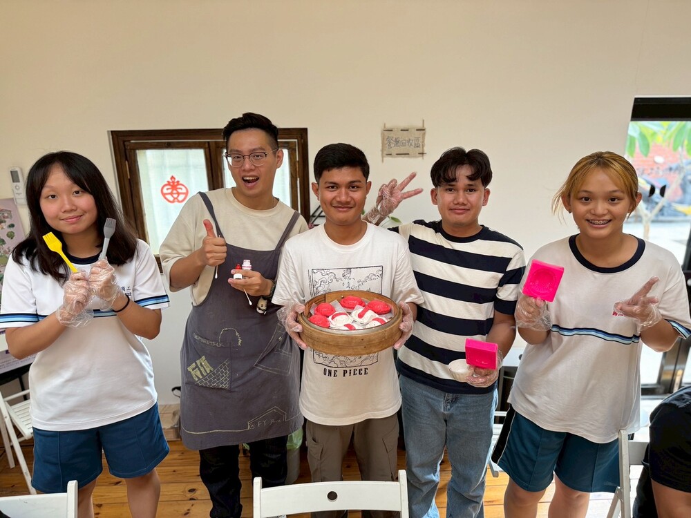 2025.10.31-11.1 大手牽小手-鳳山商工(Hands Together Project - Fongshan Commercial & Industrial Vocational School)Image
