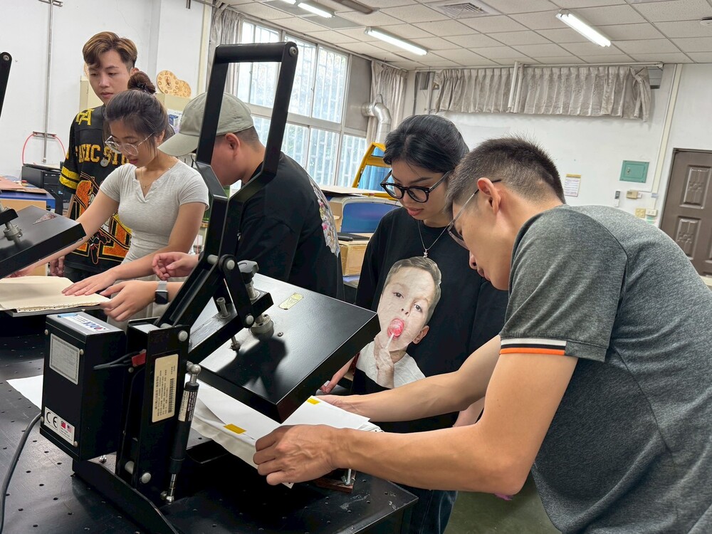 2025.10.3 大手牽小手-鳳山商工(Hands Together Project - Fongshan Commercial & Industrial Vocational School)Image