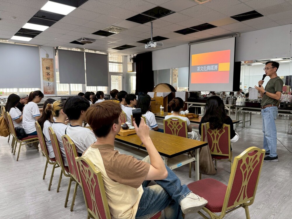 2025.10.3 大手牽小手-鳳山商工(Hands Together Project - Fongshan Commercial & Industrial Vocational School)Image