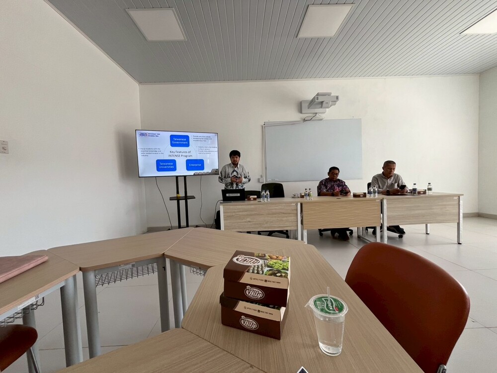 2025.8.12 巴東理工科技大學拜訪(Politeknik Negeri Padang)圖片